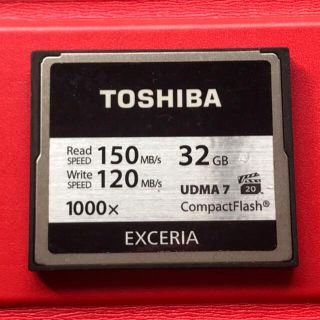 トウシバ(東芝)のTOSHIBA 32GB CFメモリーカード(その他)