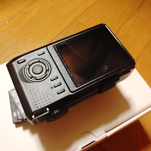 SIGMA(シグマ)のSIGMA DP1 Merrill バッテリー4つ付 純正グリップ付 スマホ/家電/カメラのカメラ(コンパクトデジタルカメラ)の商品写真