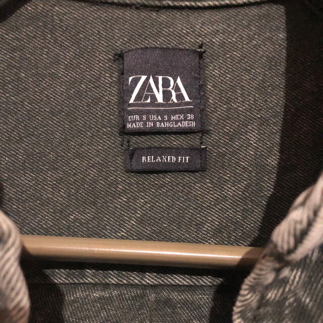 ZARA(ザラ)の【ZARA】デニムシャツ　カーキ メンズのジャケット/アウター(Gジャン/デニムジャケット)の商品写真