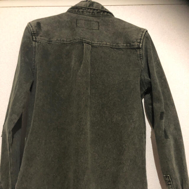 ZARA(ザラ)の【ZARA】デニムシャツ　カーキ メンズのジャケット/アウター(Gジャン/デニムジャケット)の商品写真