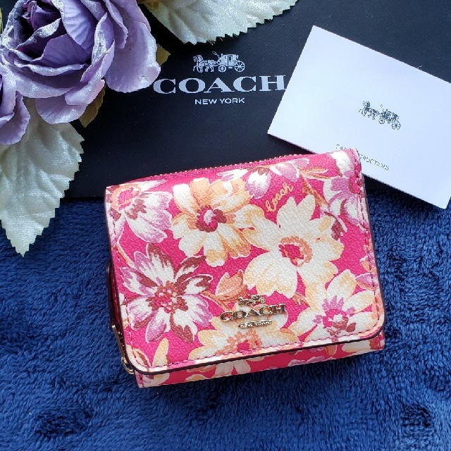 COACH財布　可愛い花柄…セール中❗