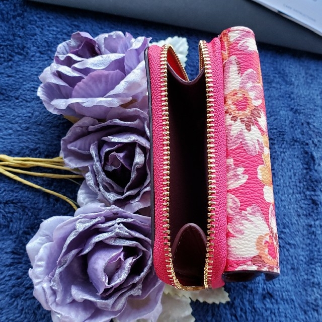 COACH(コーチ)のCOACH財布　可愛い花柄…セール中❗ レディースのファッション小物(財布)の商品写真