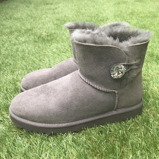 【美品】UGG アグ　ムートンブーツ　ミニベイリーボタン　ブリング　26cm