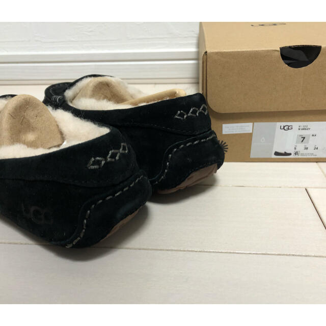 UGG(アグ)の【新品未使用】24.0 UGG アンスレー　レディース　モカシン　ブラック レディースの靴/シューズ(スリッポン/モカシン)の商品写真