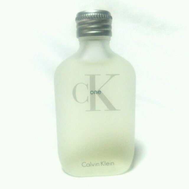 Calvin Klein(カルバンクライン)のカルバンクライン CKone ミニ香水 コスメ/美容の香水(香水(男性用))の商品写真