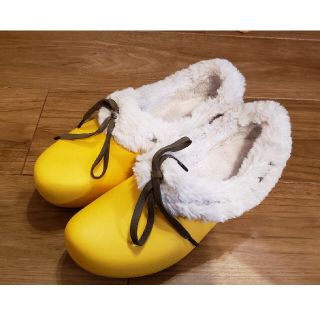 クロックス(crocs)のクロックス　crocs　靴　ボア　ファー　w6 黄色　22～23cm(ハイヒール/パンプス)