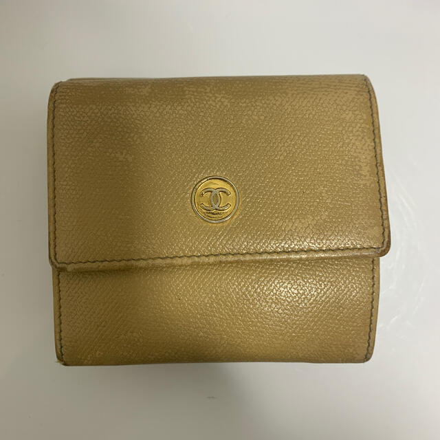 CHANEL(シャネル)のCHANEL 三つ折り財布　ベージュ レディースのファッション小物(財布)の商品写真