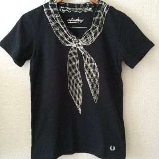 フレッドペリー(FRED PERRY)のフレッドペリー プリントVネックTシャツ(Tシャツ(半袖/袖なし))