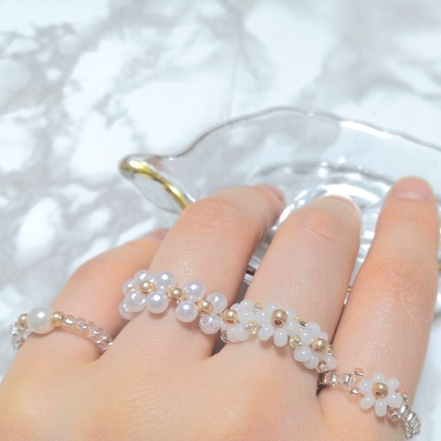 人気のスノーホワイトカラー【韓国風♡ビーズ】リング 指輪 ハンドメイドのアクセサリー(リング)の商品写真