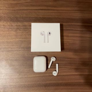 アップル(Apple)のAirPods apple アップル エアーポッズ イヤホン(ヘッドフォン/イヤフォン)