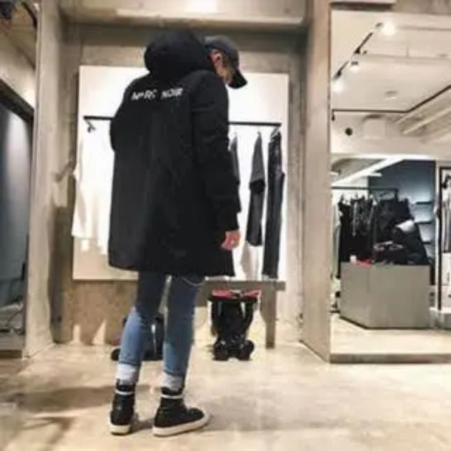 OFF-WHITE(オフホワイト)のマルシェノア　ロングダウンコート メンズのジャケット/アウター(ダウンジャケット)の商品写真