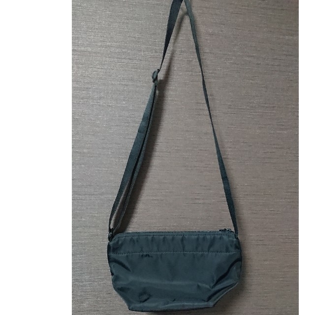 UNIQLO(ユニクロ)のユニクロ ショルダーバッグ レディースのバッグ(ショルダーバッグ)の商品写真
