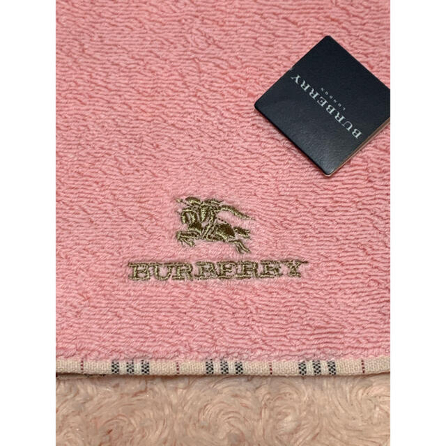 BURBERRY(バーバリー)の【新品】バーバリー　タオルハンカチ　チェック　ピンク レディースのファッション小物(ハンカチ)の商品写真