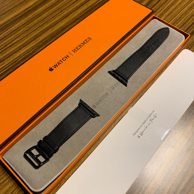 Hermes(エルメス)のApple Watch Hermes レザーバンド ブラック　☆１回使用☆ メンズの時計(レザーベルト)の商品写真