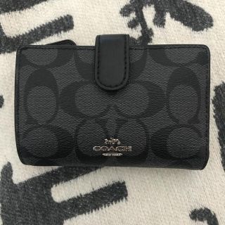 コーチ(COACH)の【値下げしました】coach 二つ折り財布　黒　ブラック　美品(財布)