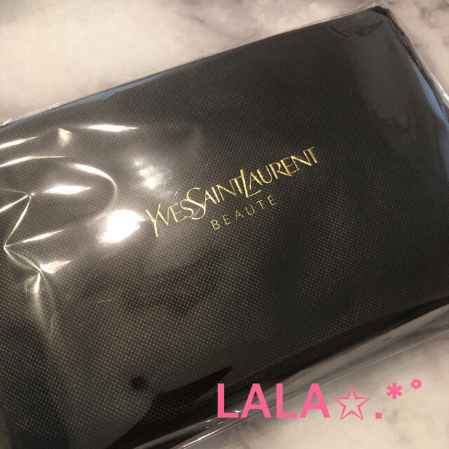 Yves Saint Laurent Beaute(イヴサンローランボーテ)の国内正規品✩.*˚イヴサンローラン 限定ポーチ 赤 レディースのファッション小物(ポーチ)の商品写真