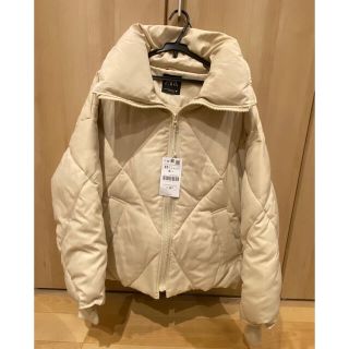 ZARA ラバー仕上げパフジャケット