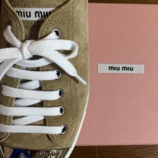 ミュウミュウ(miumiu)のmiumiu  スニーカー(スニーカー)