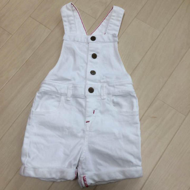 Old Navy(オールドネイビー)のOLD NAVY白ショートサロペット キッズ/ベビー/マタニティのキッズ服女の子用(90cm~)(パンツ/スパッツ)の商品写真