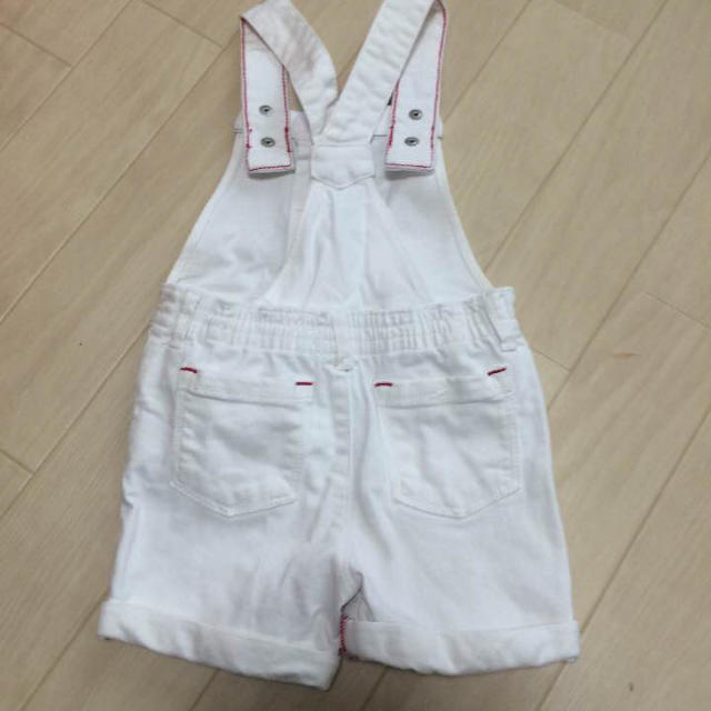 Old Navy(オールドネイビー)のOLD NAVY白ショートサロペット キッズ/ベビー/マタニティのキッズ服女の子用(90cm~)(パンツ/スパッツ)の商品写真