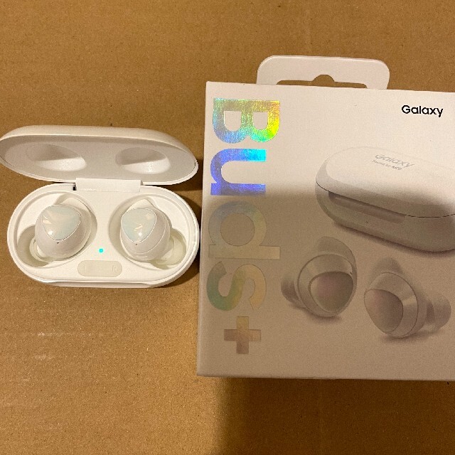 Galaxy(ギャラクシー)のGalaxy Buds+　SM-R175NZWAXJP スマホ/家電/カメラのオーディオ機器(ヘッドフォン/イヤフォン)の商品写真