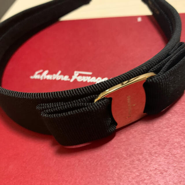 Ferragamo(フェラガモ)のFerragamo☆カチューシャ☆新品☆まいまい着用 レディースのヘアアクセサリー(カチューシャ)の商品写真