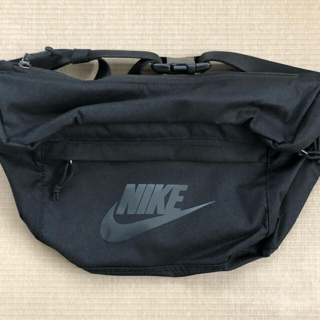 NIKE(ナイキ)の♡ 新品タグ付 NIKE ボディバッグ ¥4,400　♡ メンズのバッグ(ボディーバッグ)の商品写真