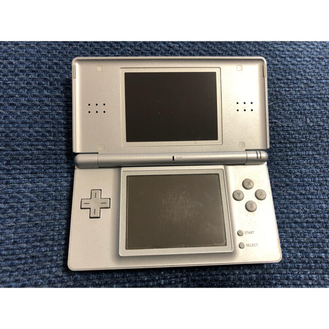 ニンテンドーDS(ニンテンドーDS)のDS light +おまけのソフト3本 エンタメ/ホビーのゲームソフト/ゲーム機本体(携帯用ゲーム機本体)の商品写真