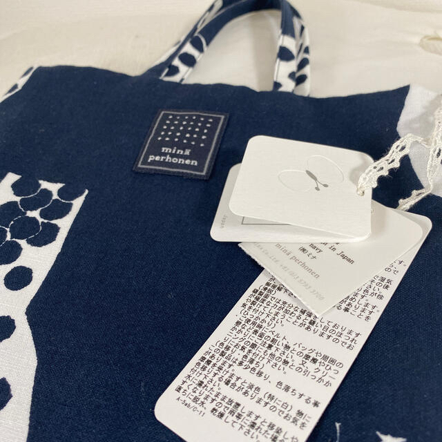 mina perhonen(ミナペルホネン)の#06 cidre ミナペルホネン toast bag 新品　navy 期間限定 レディースのバッグ(ハンドバッグ)の商品写真