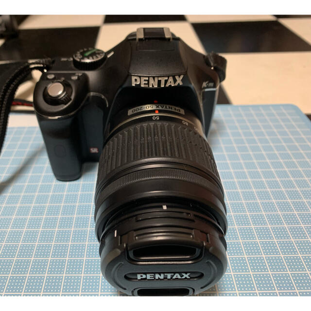 PENTAX(ペンタックス)のペンタックスk-m  一眼レフカメラダブルレンズキット スマホ/家電/カメラのカメラ(デジタル一眼)の商品写真