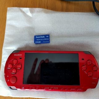 プレイステーションポータブル(PlayStation Portable)のPSP-3000本体レッド他付属品付(家庭用ゲーム機本体)