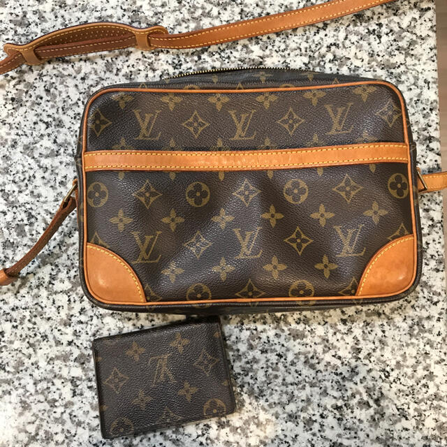 LOUIS VUITTON ショルダー　パスケース