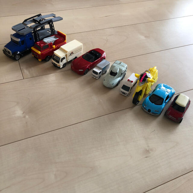 Takara Tomy - カーキャリー トミカ 梯子車 救急車 MINI とみかようちえんバス ミニカーの通販 by non's shop