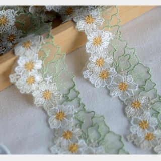 グリーン花刺繍レース50ｃｍ単位カット(各種パーツ)