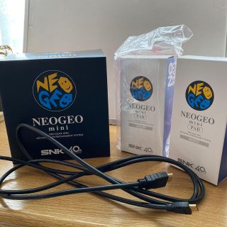 ネオジオ(NEOGEO)のネオジオミニ　NEOGEO mini パッド付　テレビ接続ケーブル付(家庭用ゲーム機本体)