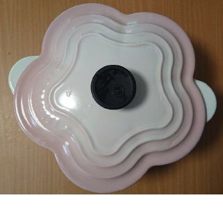 ルクルーゼ(LE CREUSET)のレア限定　ルクルーゼ　ココット　フルール　パウダーピンク(鍋/フライパン)