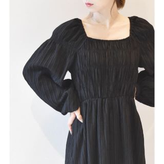 ダブルクローゼット(w closet)の【w closet】スクエアネックシャーリング長袖ワンピース【ブラック】(ロングワンピース/マキシワンピース)