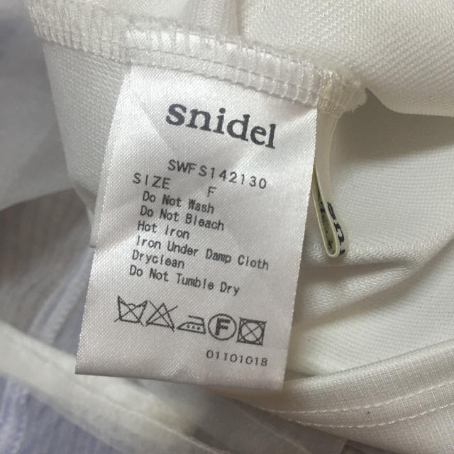SNIDEL(スナイデル)のsnidel バックリボンフレアスカート レディースのスカート(ひざ丈スカート)の商品写真