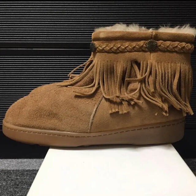 Minnetonka(ミネトンカ)のMINNETONKA フリンジ ムートン ブーツ レディースの靴/シューズ(ブーツ)の商品写真