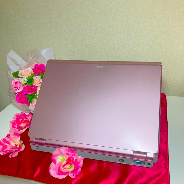 可愛いピンクのノートパソコン 1