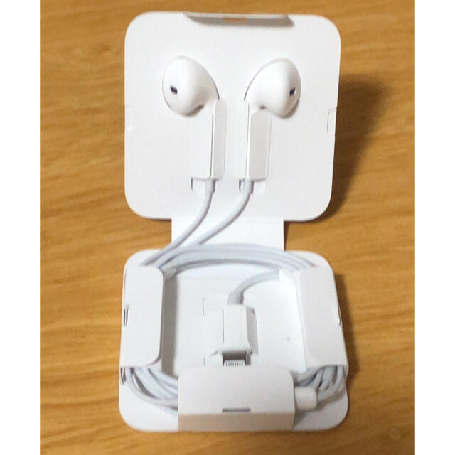 Apple(アップル)のiPhone 純正イヤホン　ライトニング形式 スマホ/家電/カメラのオーディオ機器(ヘッドフォン/イヤフォン)の商品写真