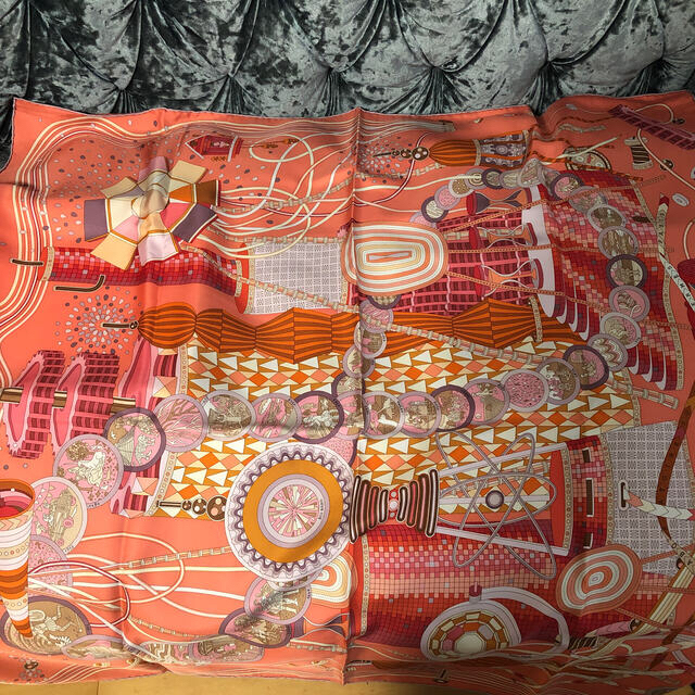 Hermes(エルメス)の貞子様専用　新品未使用品カレ90ピンク レディースのファッション小物(バンダナ/スカーフ)の商品写真