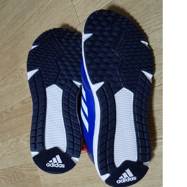 adidas(アディダス)のadidas スニーカー 23.0cm 青 キッズ/ベビー/マタニティのキッズ靴/シューズ(15cm~)(スニーカー)の商品写真