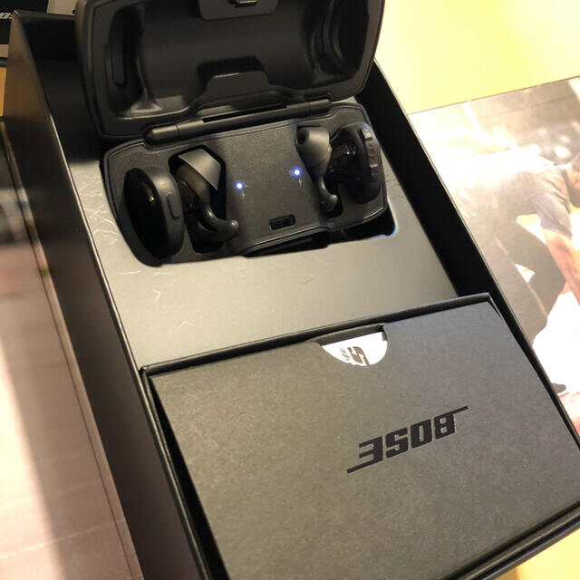 BOSE(ボーズ)のBOSE ワイヤレスイヤホン Free SOUNDSPORT FREE スマホ/家電/カメラのオーディオ機器(ヘッドフォン/イヤフォン)の商品写真