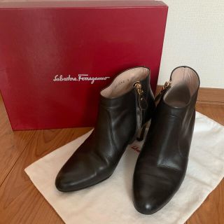 サルヴァトーレフェラガモ(Salvatore Ferragamo)のフェラガモ  ショートブーツ　5.5(ブーツ)