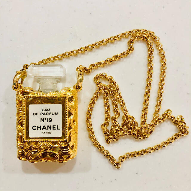 CHANEL 香水ネックレス