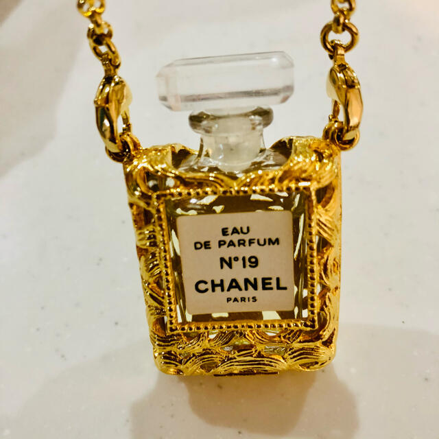 CHANEL 香水ネックレス