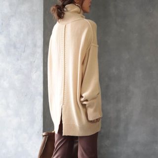 ザラ(ZARA)の新品未使用☆Bonjour Sagan バックスリットタートルニット　アイボリー(ニット/セーター)