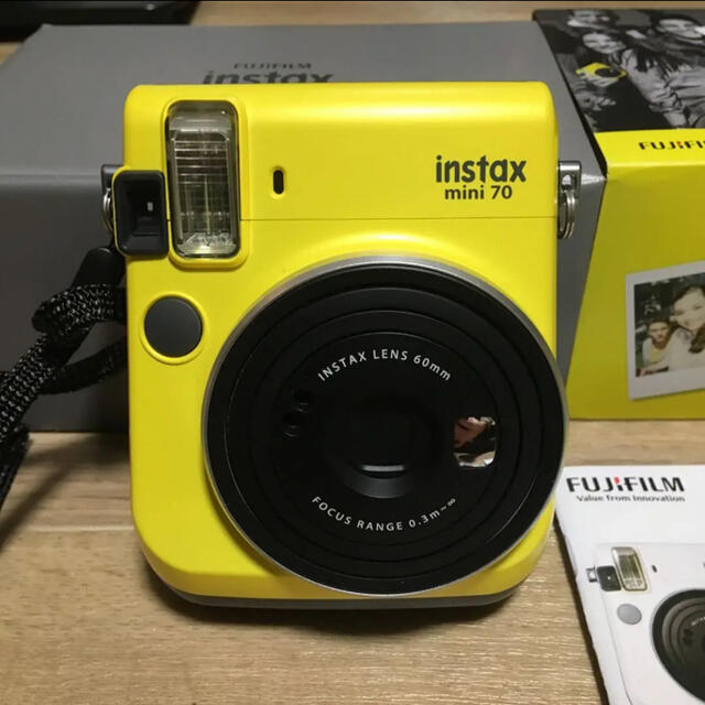 富士フイルム(フジフイルム)のFUJI FILM INSTAX MINI 70 YELLOW 美品 スマホ/家電/カメラのカメラ(フィルムカメラ)の商品写真