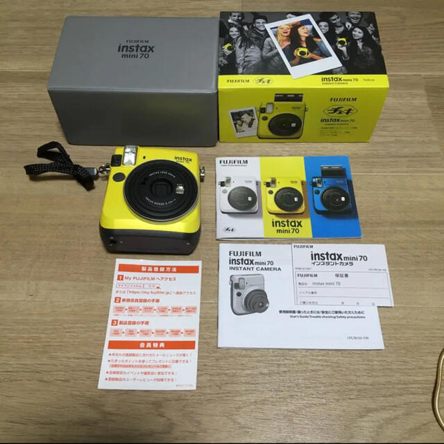 富士フイルム(フジフイルム)のFUJI FILM INSTAX MINI 70 YELLOW 美品 スマホ/家電/カメラのカメラ(フィルムカメラ)の商品写真